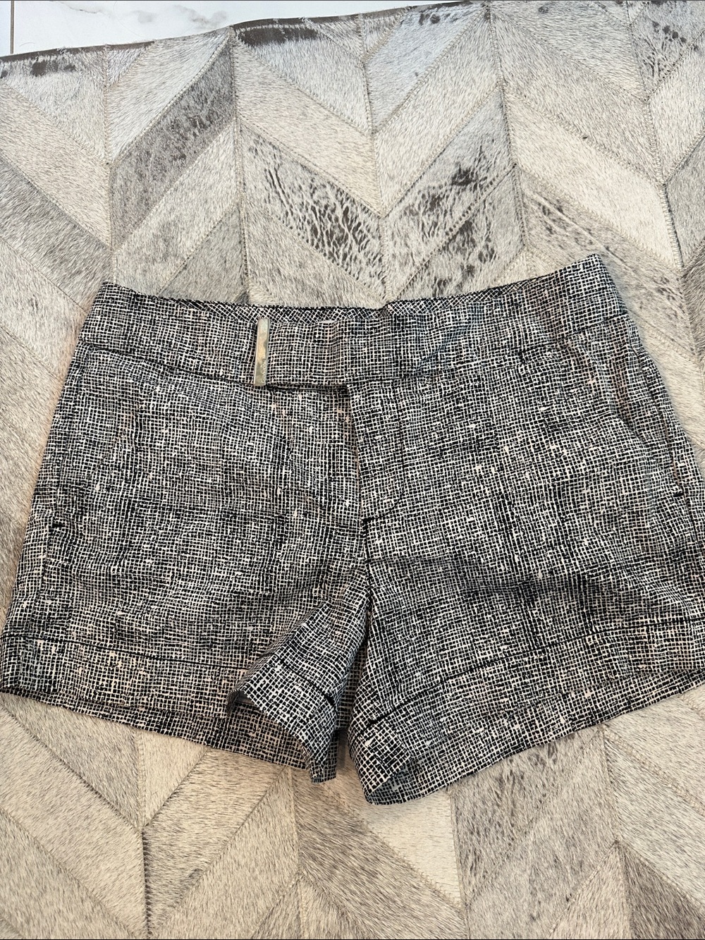 Black & White Tailored Women’s Dress Shorts sz 6